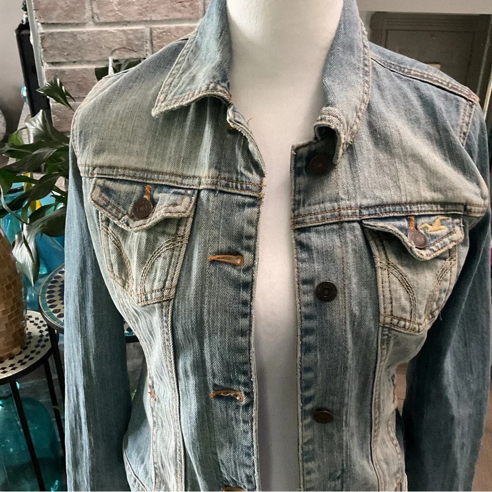 Hollister Blue Jean Jacket with Cropped Fit - Picture 2 of 4